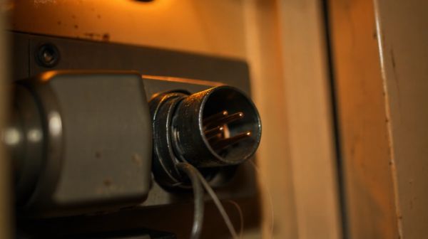 Les causes fréquentes des disjoncteurs qui sautent : guide de l'électricien